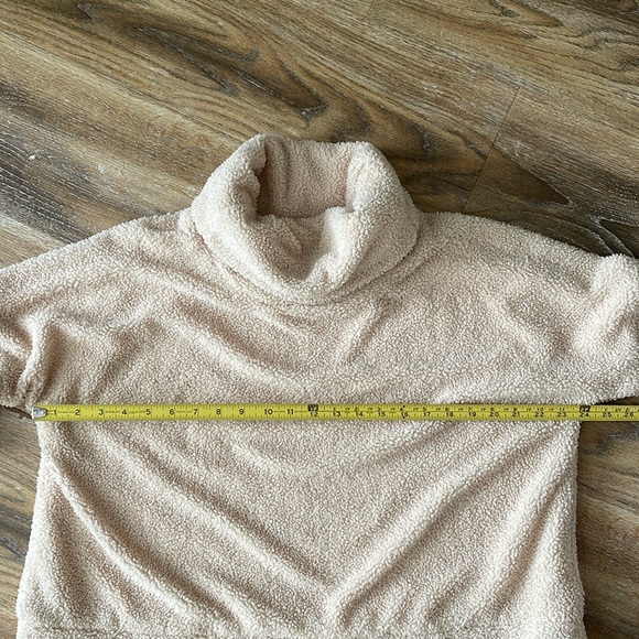 Tuckernuck Rollins Teddy Fleece Sherpa Pullover - Picture 5 of 10